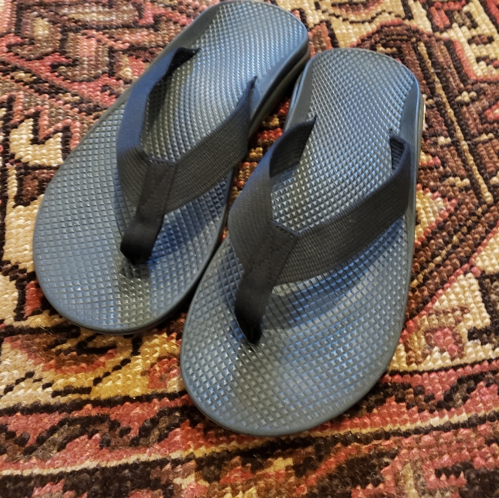 Chaco Flips Men's size 8.